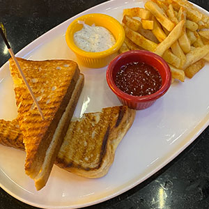 Kavurmalı Kaşarlı Tost